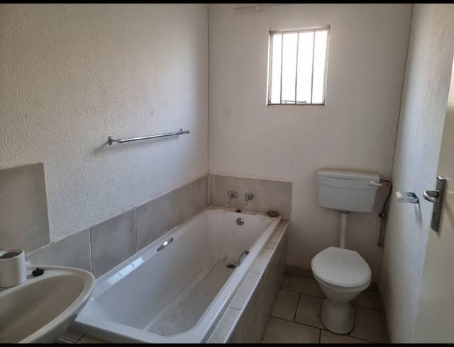 3 BEDROOM HOUSE FOR SALE IN STRETFORD